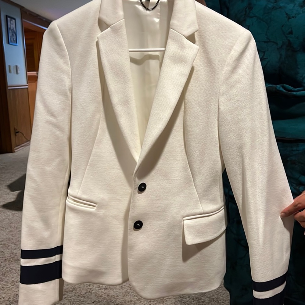 Brand- STRENESSE, white /w navy stripes